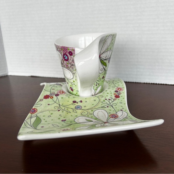✨Host Pick✨ TEAOPIA Tea Cup and Wave Plate Set Green and Purple Doodle Flower - Picture 3 of 9
